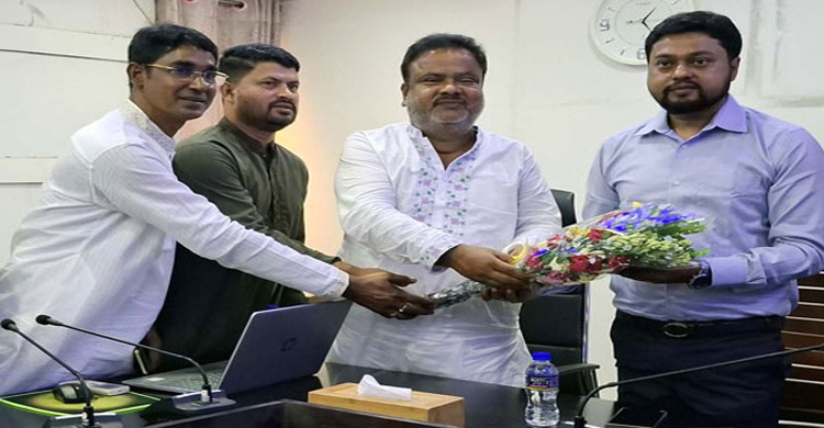 টাঙ্গাইল পৌরসভার প্রশাসকের দায়িত্ব নিলেন